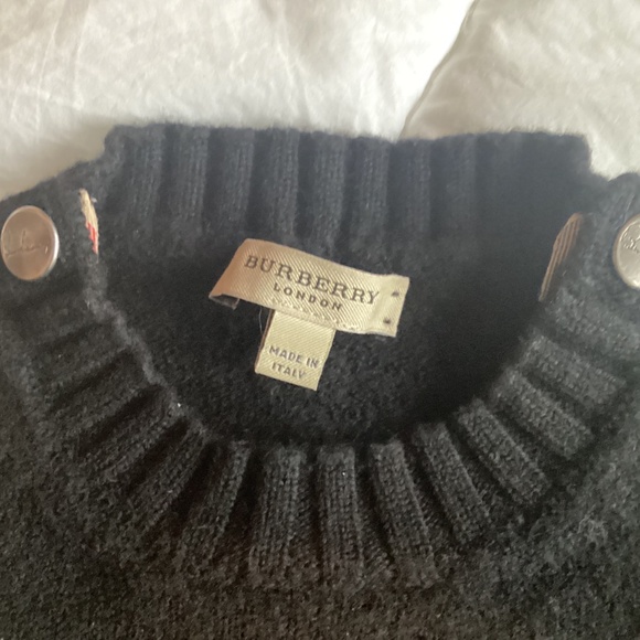 BURBERRY LONDON BLACK CASHMERE CREWNECK SWEATER SIZE APPROX SMALL***MEASUREMENTS - Picture 2 of 7